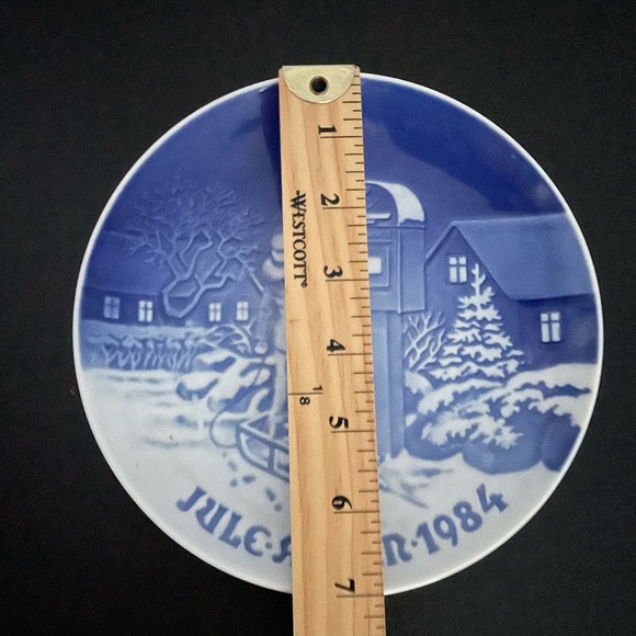Vintage Bing & Grondahl Copenhagen 1984 Christmas Porcelain Plate - Picture 2 of 3